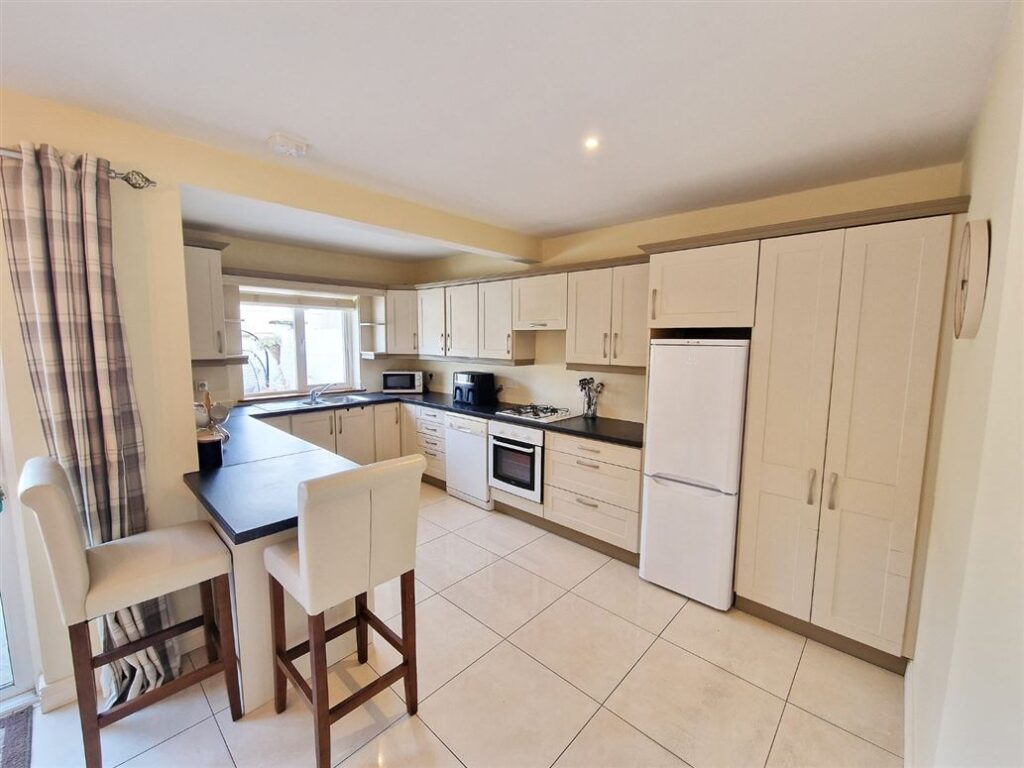 Ryder Cup 2027 Accommodation – Modern 3-Bedroom Home in Ennis, Co. Clare